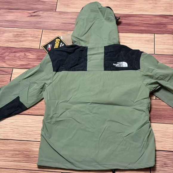 The North Face Classic GORE-TEX Jacket - Picture 5 of 7